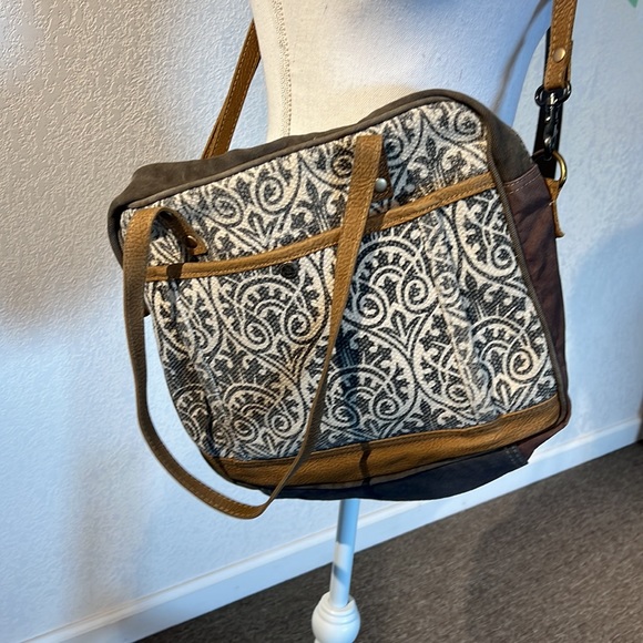 Myra Bag Messenger Crossbody Bag - Picture 3 of 9